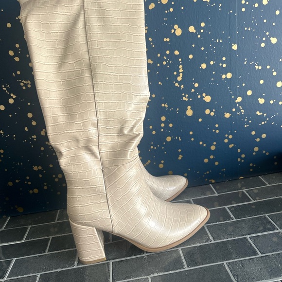 Tall boot - Picture 3 of 4